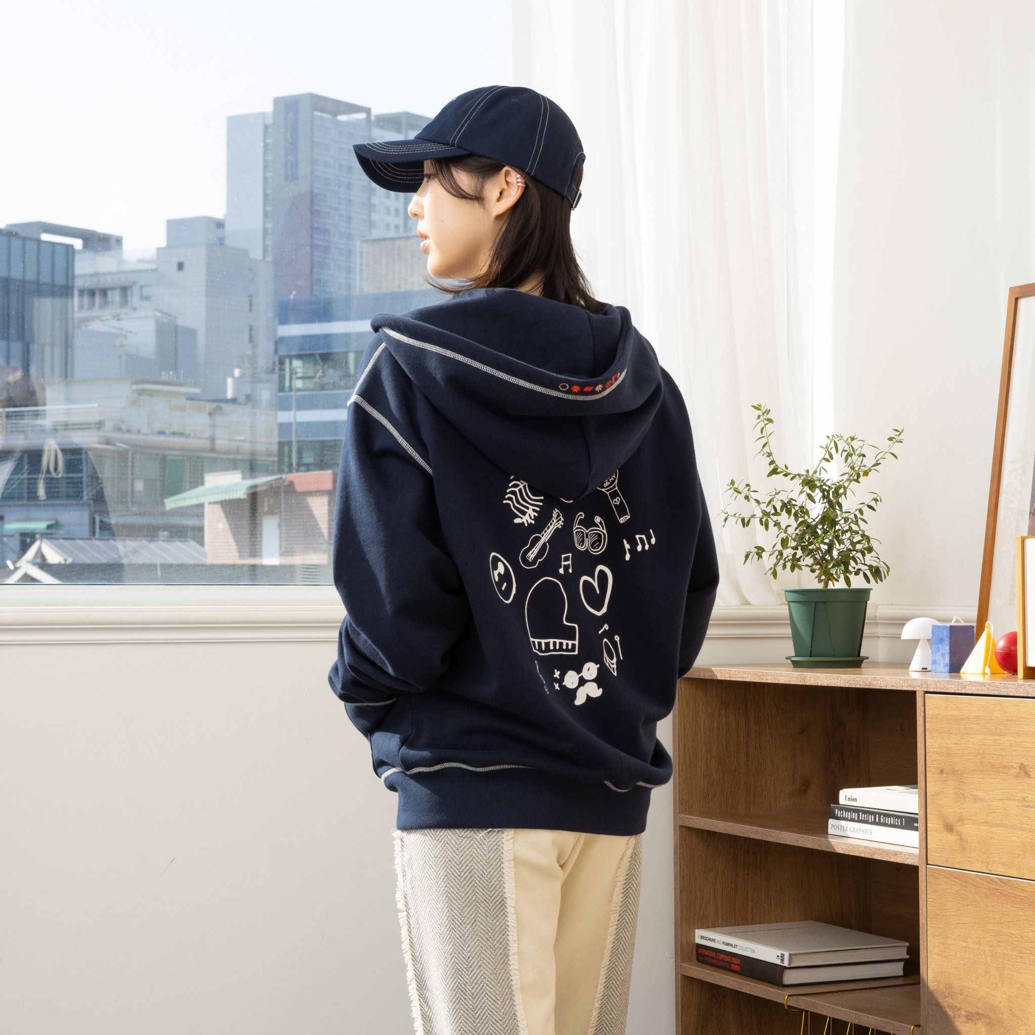 衣類　[単品] BTS(防弾少年団) フリースジップアップパーカー ブラック Lサイズ 「PERMISSION TO DANCE ON STAGE」 中古】衣類 BTS(防弾少年団) フリースジップアップパーカー