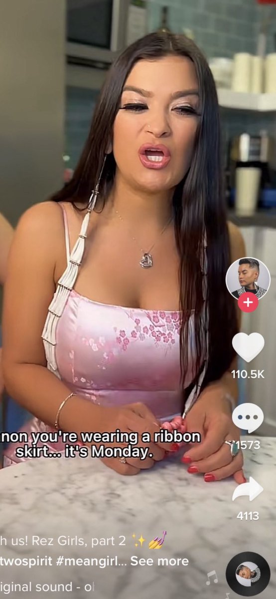 Crashingdaisy's tweet image. He said he was looking at the necklace and didn’t even notice the earrings 🤣🤣🤣