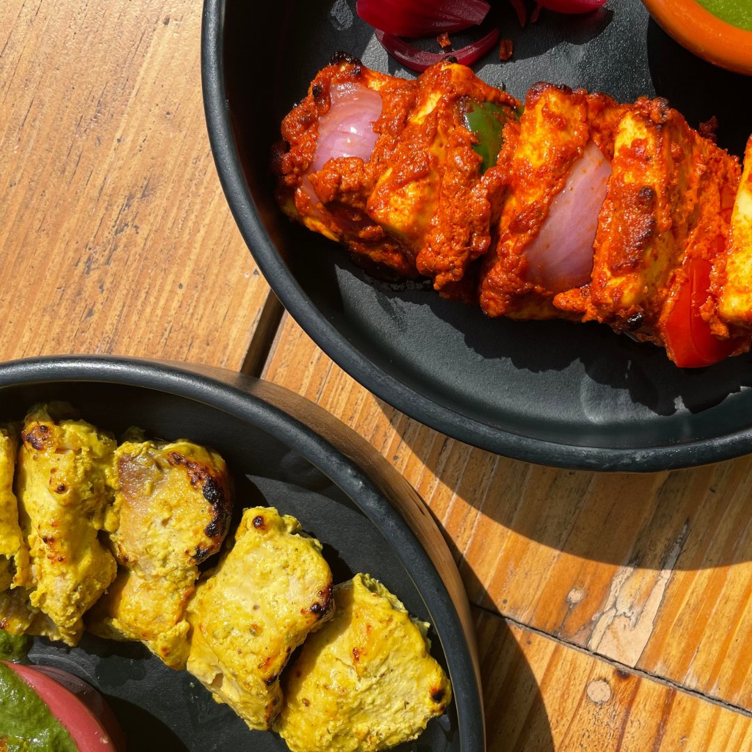 It’s the battle of the Tikkas!

💛: Succulent #ChickenTikka
🧡: Melt-in-your mouth #PaneerTikka

Comment below with your vote and may the best appetizer win!

#Foodies #Bangalore #Vote #Battle #NorthIndianFood #Delicious
