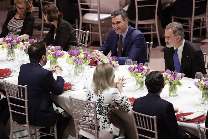 Cena Mobile 2016, 2019, 2022 #bodylanguage