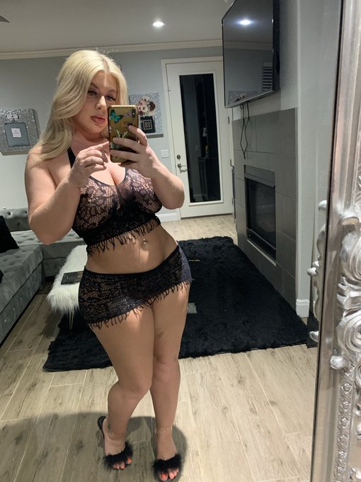 I just made my page only $3 don&rsquo;t miss out! https://t.co/shxaQNijTy https://t.co/awlOJ9dN9d