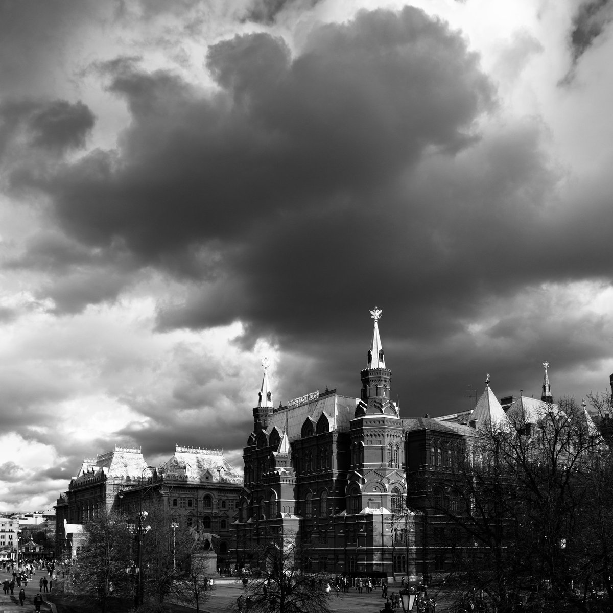 Дорогие друзья,

Исторический музей работает для того, чтобы люди знали и помнили свою историю, помнили об ошибках прошлого и не повторяли их снова. Сегодня, как и во все времена, в культуре и искусстве люди находят ответы на многие вопросы, утешение… t2p.pw/4SjKKXjBra