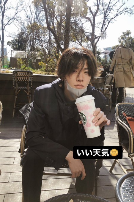 romanumberx's tweet photo. his face is so beautifully perfect guys, tears in my eyes https://t.co/mfPJ6pAWJc