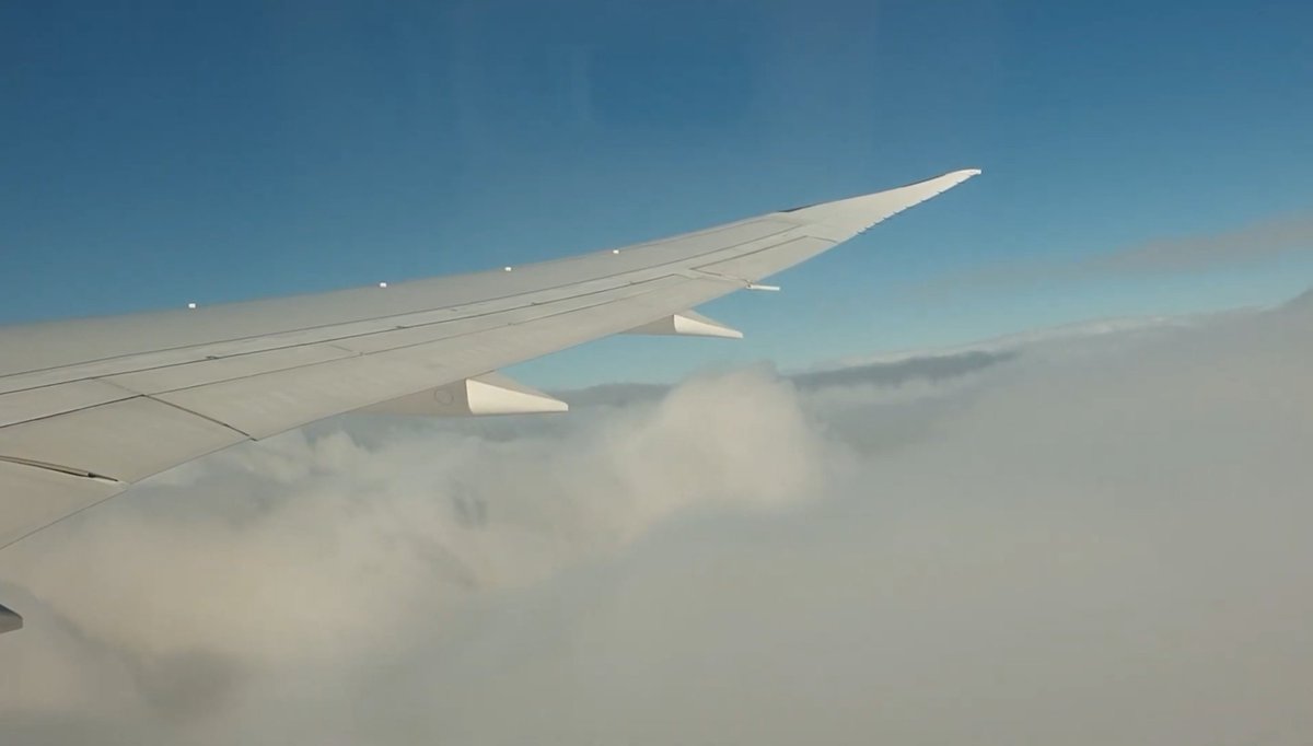 WeFlyEMA's tweet image. New video! 

United Airlines takeoff from London Heathrow during Storm Franklin.

youtu.be/jOij3wJOjSo