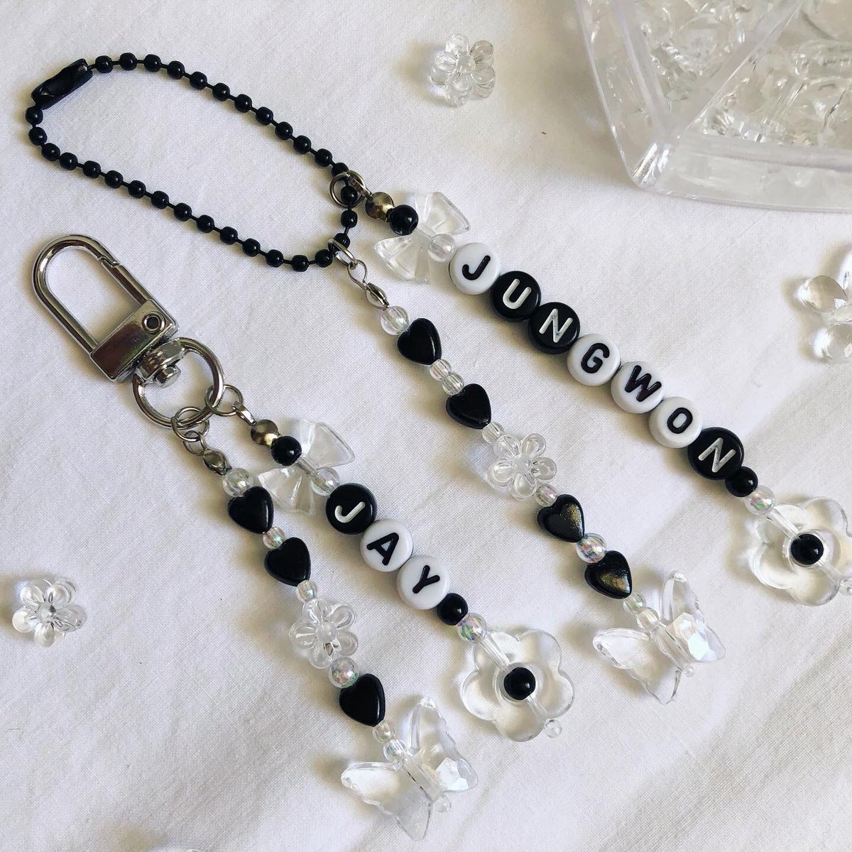 beadscuit's tweet photo. 🤍🤍ENHYPEN Monochrome Binder keyring/phone charm 🤍🤍

✨50-65php only
✨All member names are available
✨Can be customized 
 
➡️ Visit us on Shopee to order (link in the bio) 

📩 Please don’t hesitate to message us for inquiries 

#ENHYPEN #smallbusiness https://t.co/M4Mdwrl6Oj
