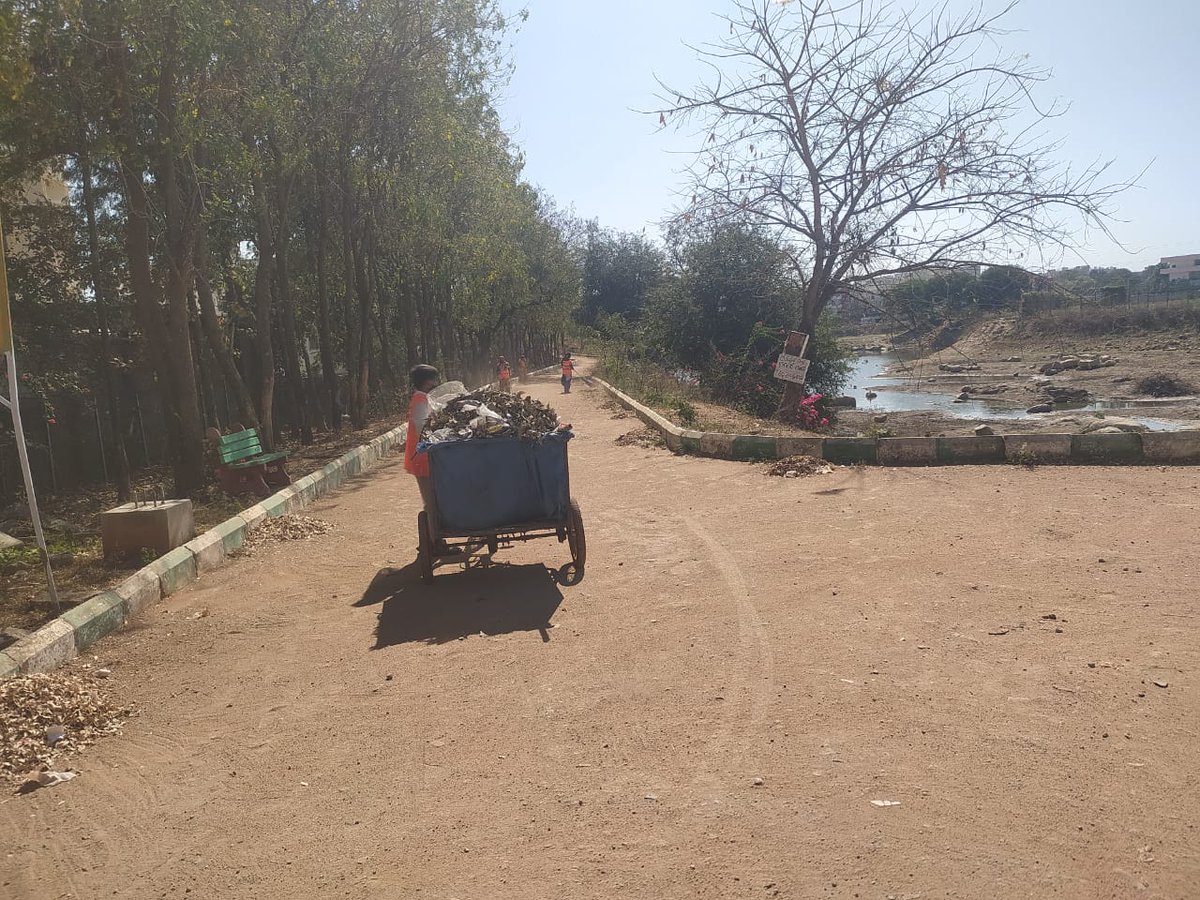 GhmcAmoh3's tweet photo. @Manoj27624248 @GHMCOnline @GadwalvijayaTRS @D_SudheerReddy @trashtag2019 @V6News @TV9TeluguLive @NtvTeluguEnt @CommissionrGHMC @TeenmarMallanna @cyberabadpolice @ZC_LBNagar @DC_LBNagar @lbnagarps @KTRoffice @KTRTRS Areas has been cleaned and instructed concerned SFA to monitor area on regular basis https://t.co/OaRpqCuvj9