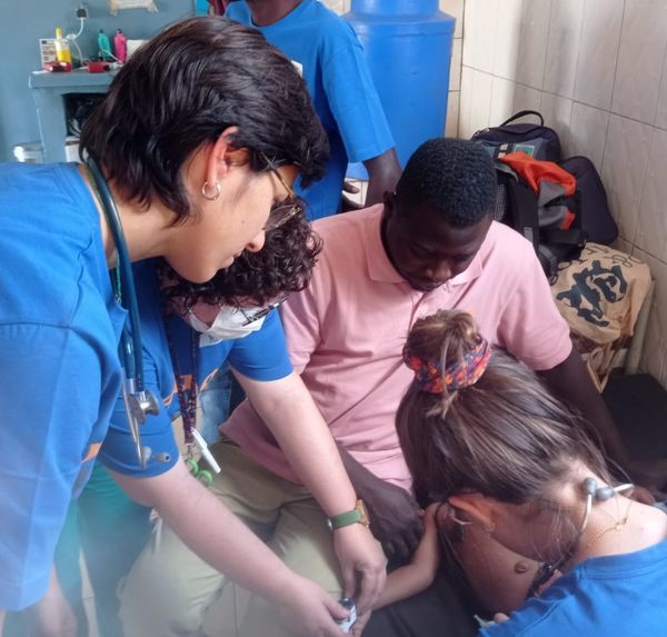 Cuidandoneonato's tweet photo. Hoy  en el blog:🆕 post donde conoceréis el trabajo que realizamos  en la "misión sanitaria de la resistencia" organizada x  #Yakaarafrica en #senegal

Miles de pacientes adultos y pediátricos atendidos, urgencias, trabajo 💪 pero donde triunfó la ilusión

https://t.co/tT9Or0gxuo https://t.co/CSiUuE2p8P