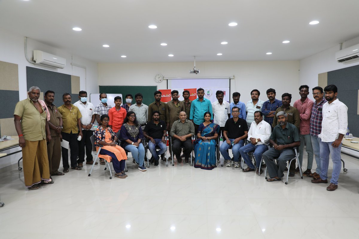 WalkarooFoundtn's tweet photo. Walkaroo Foundation, the CSR arm of Walkaroo Foundation, conducted a first aid and life saving training for auto and taxi drivers, in association with NGO ALERT, in Malumichampatty region, Coimbatore.
Noushad Veluthedathu, Binu Rajendran &amp; Manoj Bastian

#Walkaroo #CSR #training https://t.co/TMR2KBemAC