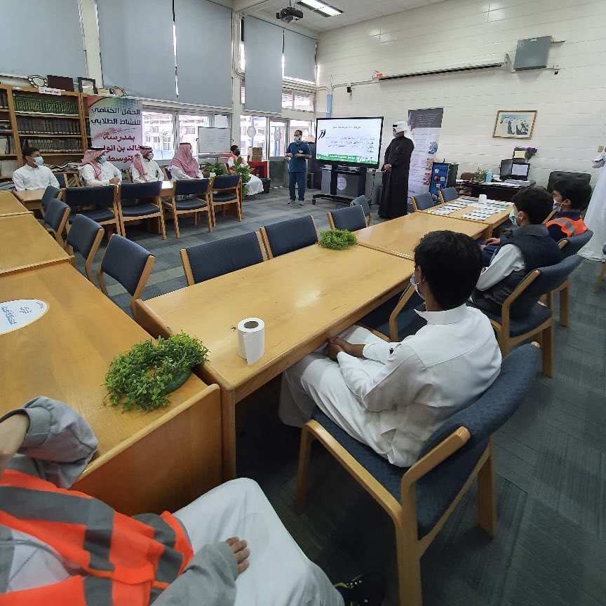 AlAhsaHC's tweet photo. نفذ برنامج مكافحة التدخين بتجمع الأحساء الصحي محاضرات توعوية في عدد من المدارس للتعريف بأضرار التدخين وأثره السلبي على مستوى التحصيل الدراسي، والتعريف بالأساليب العلاجية للوقاية منه، وكيفية الحصول على الخدمات المتاحة في عيادات مكافحة التدخين عبر الاتصال بالرقم 937 أو تطبيق صحتي. https://t.co/Hml8iRjvKL