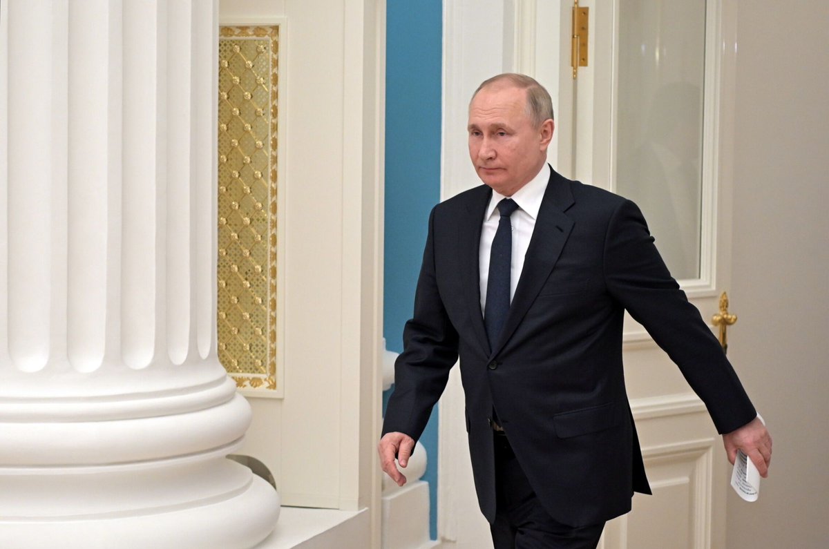 elconfidencial's tweet photo. Putin ha ordenado a sus fuerzas estratégicas de disuasión, que incluyen el arsenal nuclear, que se pongan en alerta en respuesta a las "declaraciones agresivas" de algunos países de la OTAN y las duras sanciones económicas impuestas desde Occidente
https://t.co/OQcBZmiift https://t.co/2Wj113ylaQ