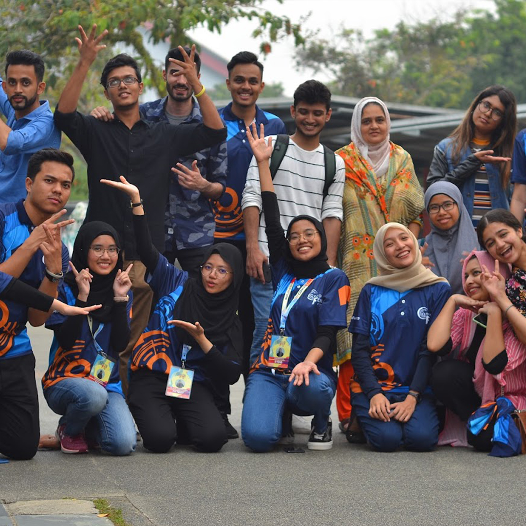 pentasgegaw's tweet photo. 🎓 CONVOFEST ‘19 THROWBACK 🎓

MMU’s ConvoFest 20/21 is just around the corner! Are you guys excited? Because we sure do! Let’s have a little throwback to the fun 2019 ConvoFest ✨

Bazaar 🎪 | Performance 💃 | Florist 🌺 | Games 🎮and many more!!! https://t.co/zzQJRCM8YZ