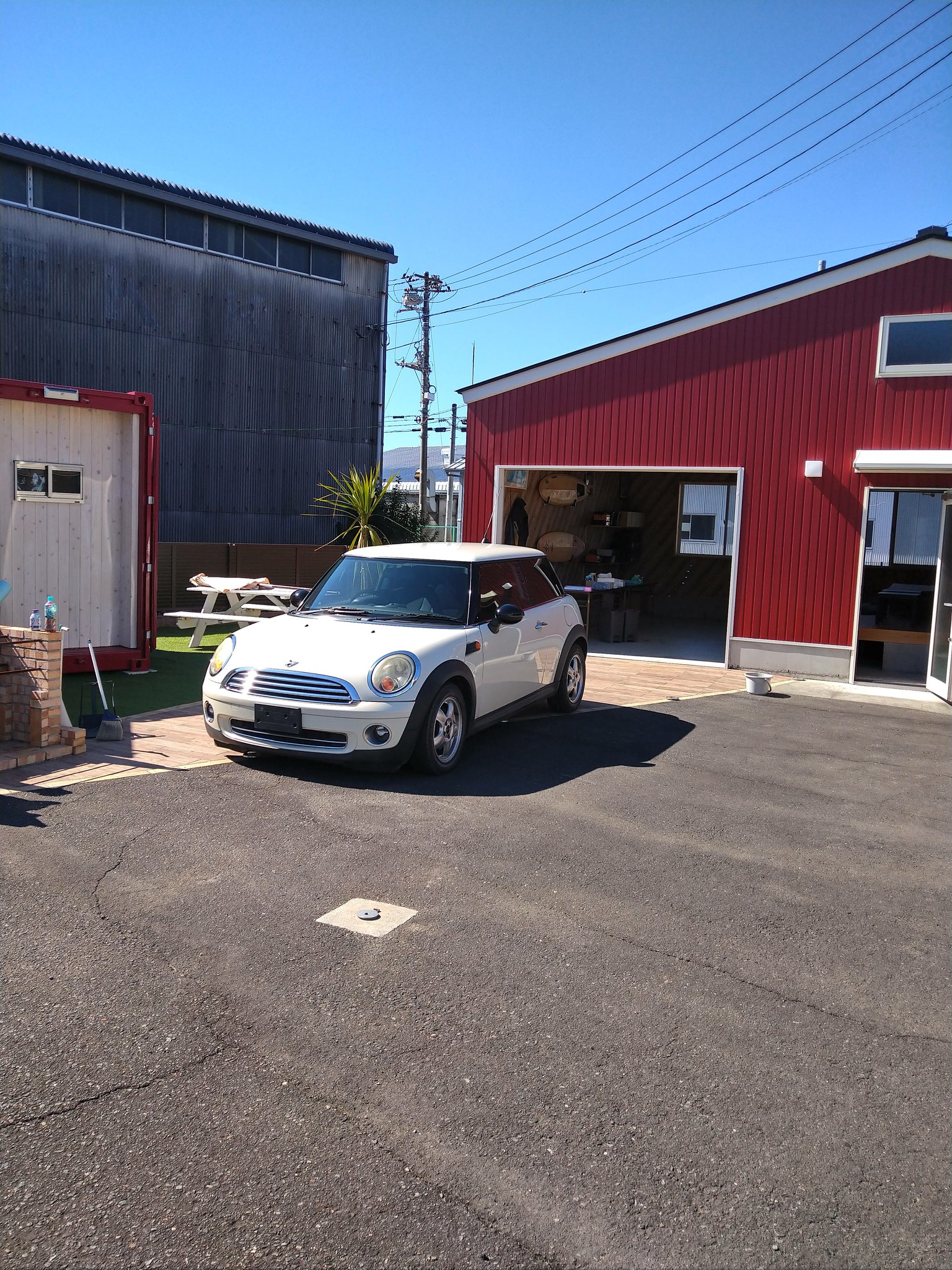 J Design杉森建設 庭付き一戸建て が本日は日本のトレンドなのですね それならウチがtwitterせず誰がしましょうか 笑 お庭にはガレージハウスhobbioコンテナｂｏｘのtoybox 庭付き一戸建てが更に楽しくなりますよ T Co