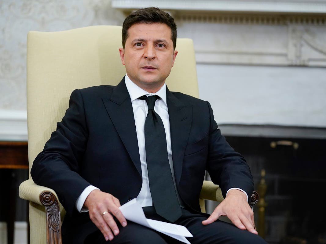 During his 2019 inaugural address, President Zelenskyy stated: “I do not want my picture in your offices: the President is not an icon, an idol or a portrait. Hang your kids' photos instead, and look at them each time you are making a decision.” #ukraine #Zelenskyy