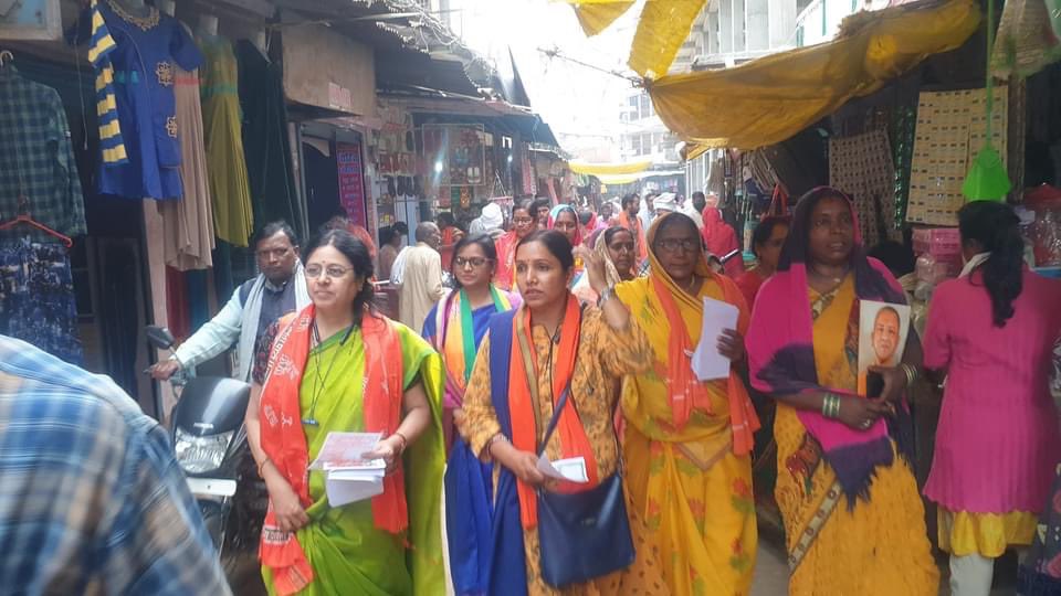 Medha_kulkarni's tweet photo. जय भाजपा, तय भाजपा
#fefana विधानसभा मतदारसंघ आणि #Belthara मतदारसंघात अनुक्रमे युवा रॅली आणि बाजार फेरी मध्ये सहभाग घेतला.

#NarendraModi #YogiAdityanath #UPElection2022 #BJPWinningUP https://t.co/GBd6TUtnwC