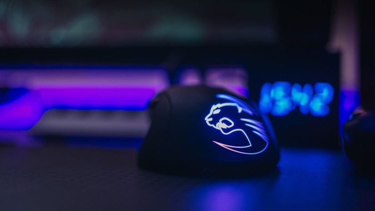 blockchainews's tweet photo. Games will adopt blockchain based projects via esports and p2p in 2022 
#blockchain #blockchainmagazine #metaverse #games #roblox #fortnite #minecraft https://t.co/qSX80KnOtS