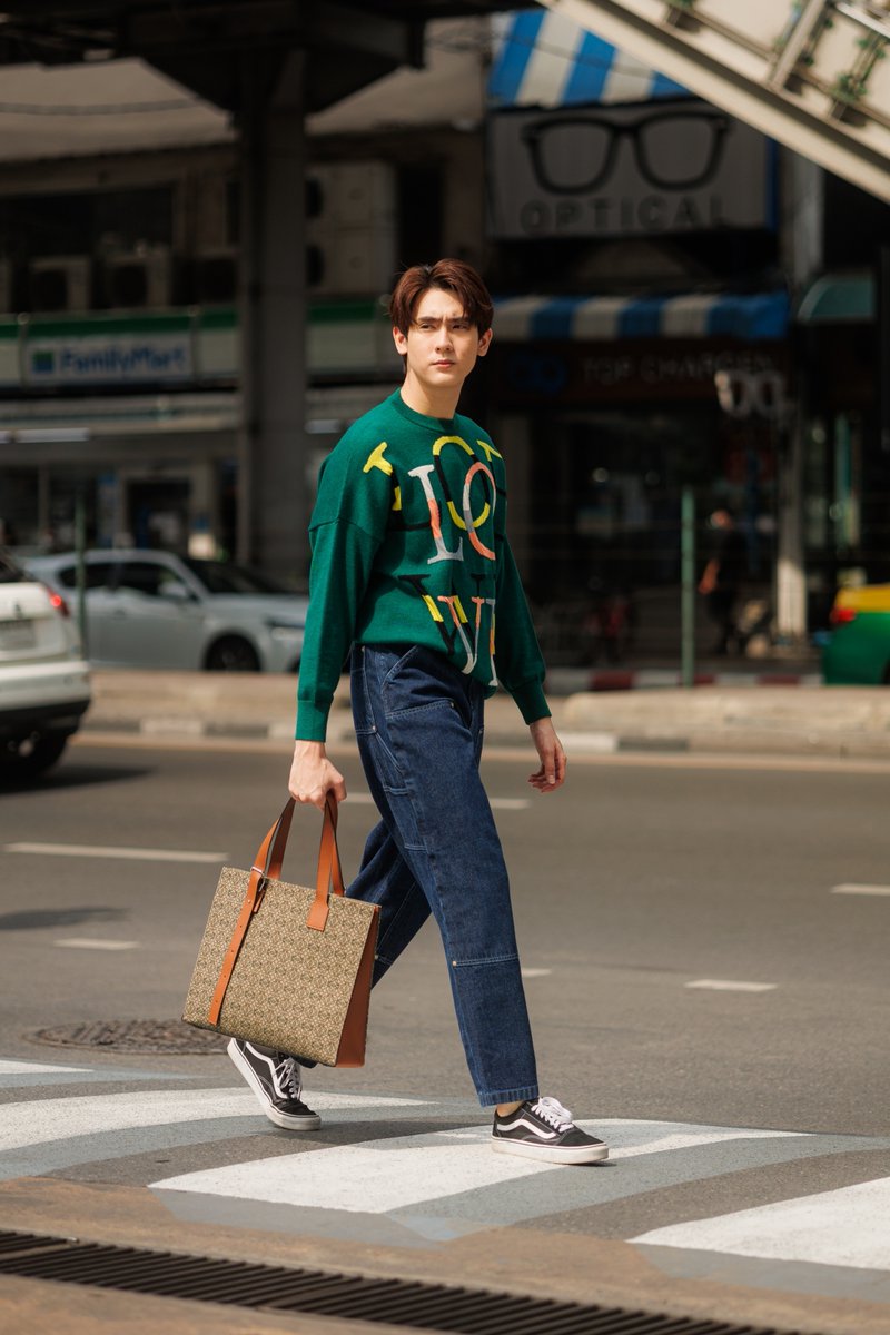 mintmag_th's tweet photo. สาดมาอีก 2 รูปคูลๆ ฮอตกว่าแดดเมืองไทย ก็ความหล่อของผมนี่แหละค้าบบบ!! ☀💚 #ฟอสบุ๊ค
#LOEWEFW22 #LOEWE
#LOEWEcubi
#LOEWEanagram
#MintNews https://t.co/7amBgSQqmL