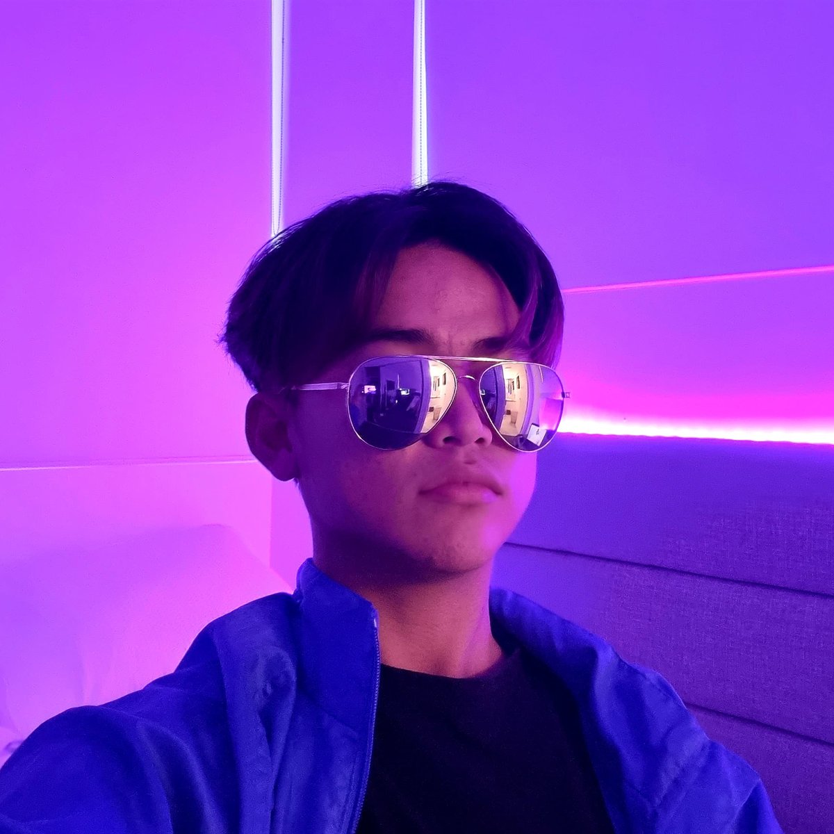 DvdplNft's tweet photo. me in web 2 vs me in web 3 🖼️🍇💜 #CloneXFam #Metaverse @RTFKTstudios https://t.co/aaB0H52cuE