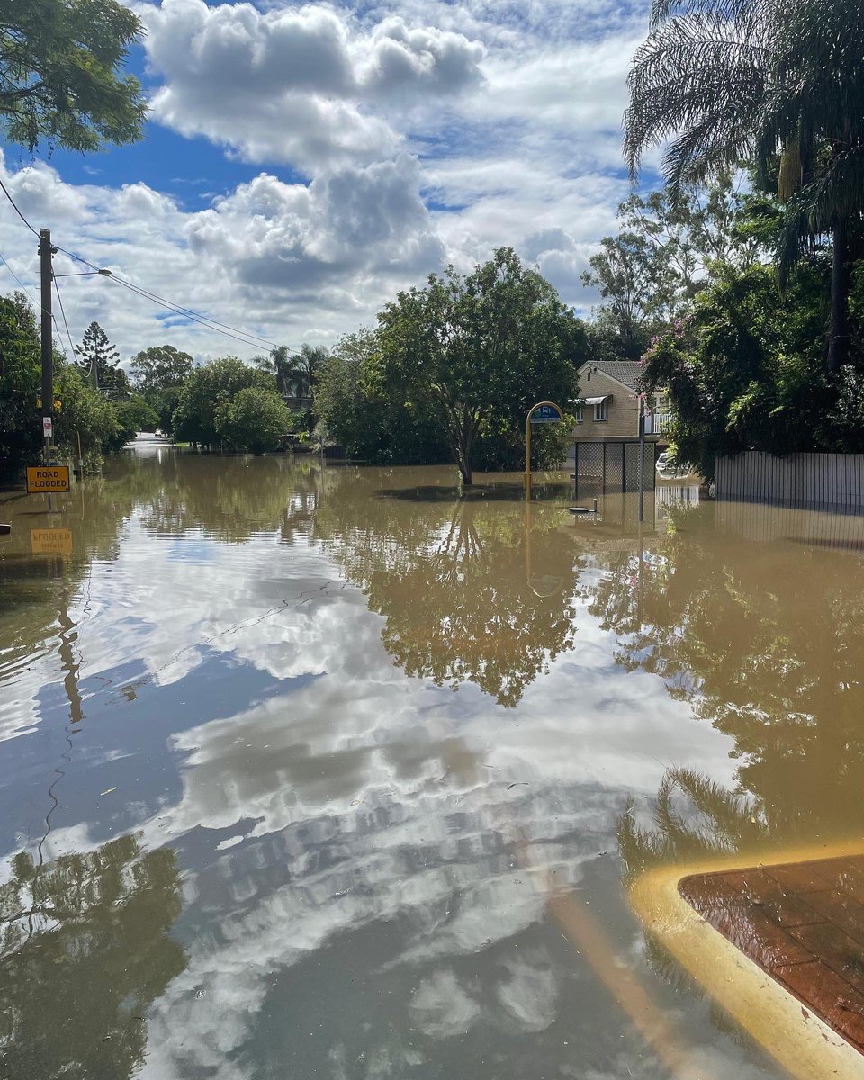 a_palaszczuk's tweet photo. Stay safe. https://t.co/rz5ftrDtO8