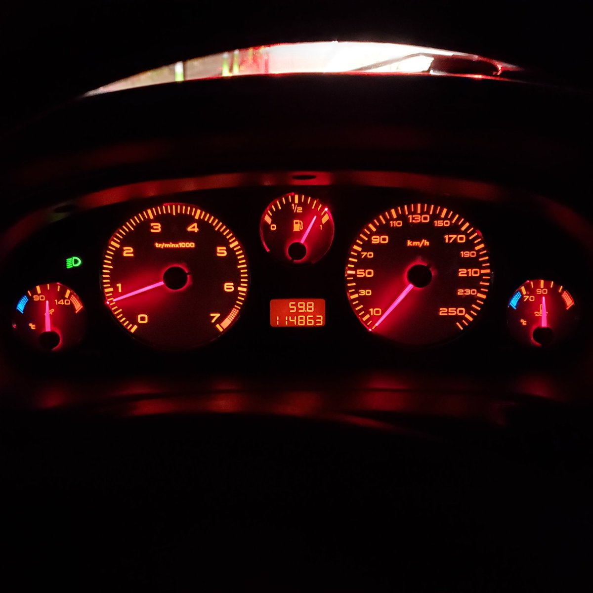 sio_fooool's tweet image. フランス🇫🇷生まれのネコチャン！

プジョー406納車です。
来週位にエアコンのコンプレッサ交換で入院予定だけど😅

その他色々直していかなきゃいけない所多々あるのでプジョー界隈の方知恵と知識をどうか宜しくお願いいたします🙇