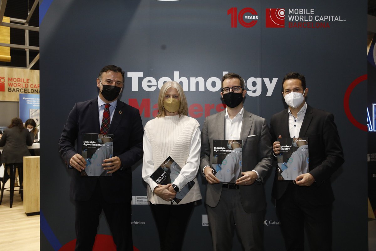 MWCapital's tweet photo. 📸 Foto de familia de los participantes en la sesión de presentación del informe #Agrofood. ¡Muchas gracias por vuestras aportaciones!
#techfood #MWC22 https://t.co/sWElhKvEzs