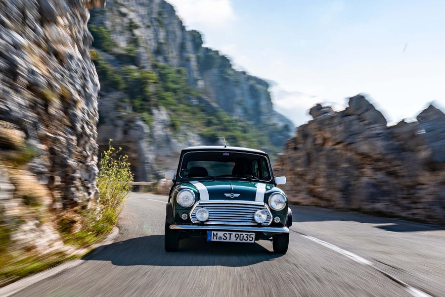 MINIUK's tweet image. #BritishRacingGreen #MINIIcons #MINI