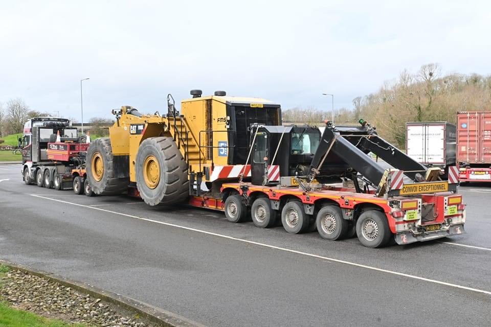 abnormal_loads's tweet photo. Heading down the M5 and A30 today with this large load, destined for #StAustell #Cornwall. #AbLoads https://t.co/m7FT5FQFBd