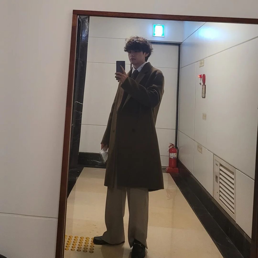 Taehyung Instagram Güncellemesi 

“Fotoğraf albümümü düzenlerken🕴🏻”