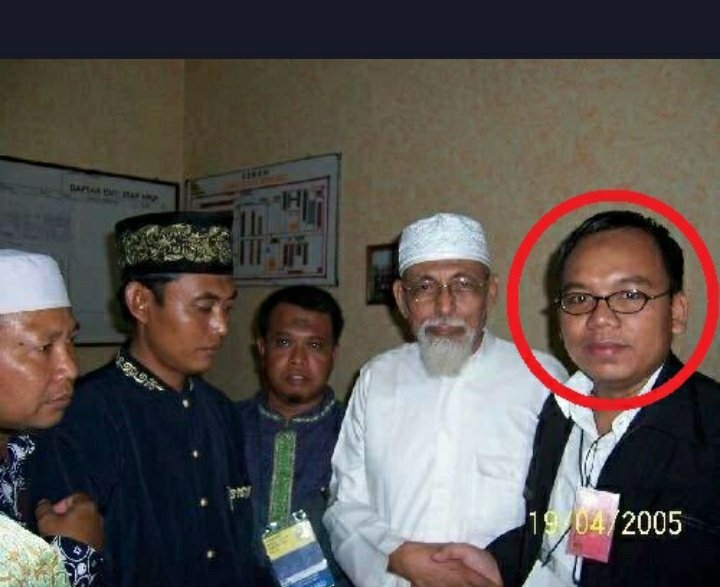 Cicha_2's tweet photo. @Ayung_N @9itmr @GunRomli Ya ampun ..masih percaya ma orang  ini ? https://t.co/IoUYUgw0oW