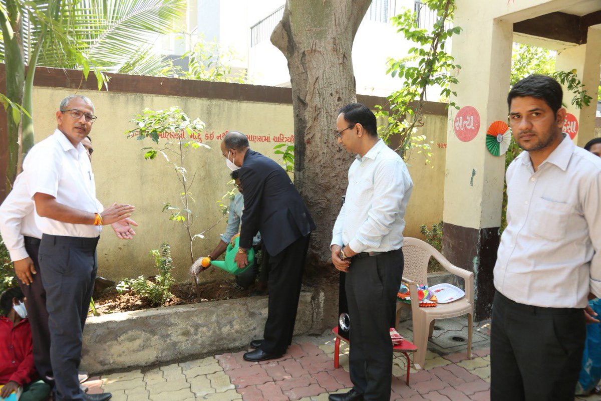 CgstSurat's tweet photo. Under Swachhta Project CGST Surat selected Govt. Primary School, Bhesan, Surat. RO System with water coolers, new toilet doors, etc. are provided by CGST Surat. Shri D.K.Srinivas, Pr. Commissioner inaugurated today. #CBIC #cgstvadodara @FinMinIndia https://t.co/eWSibWowj2