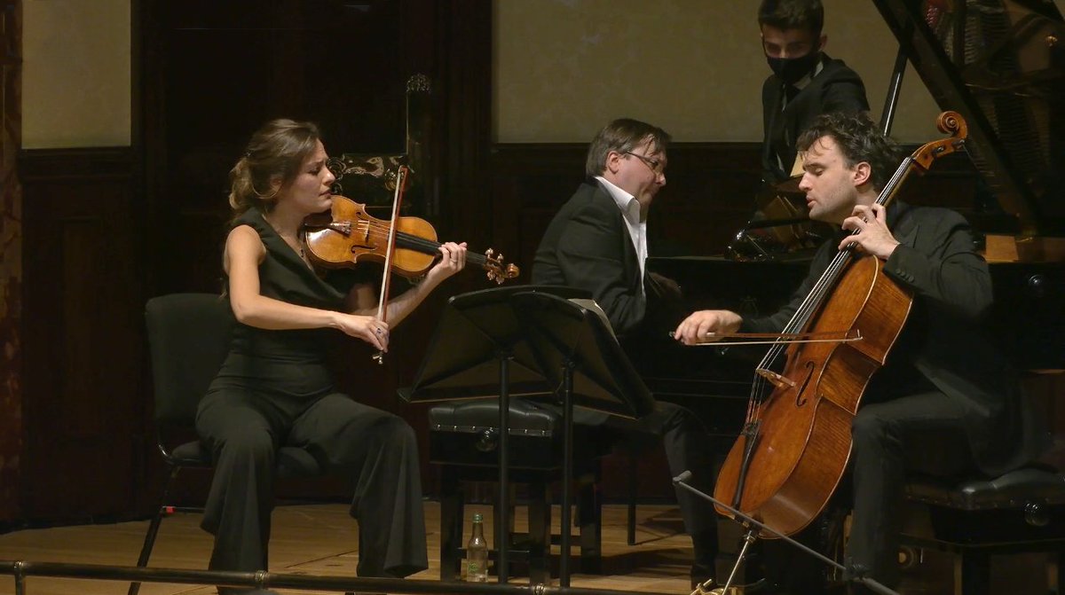 The superb concert of the Benedetti Elschenbroich Grynyuk Trio is available to watch on demand! If you missed it, you can catch up here: 
📺 youtu.be/0Gd-3n27mgc
<a href="/NickyBenedetti/">Nicola Benedetti</a> @LElschenbroich
