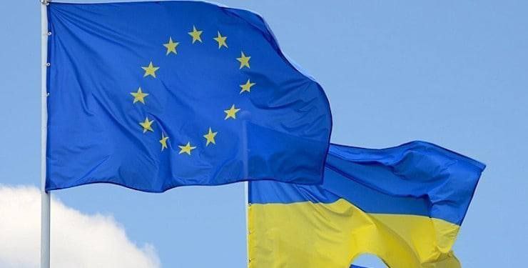 Украина принята в евросоюз. Украина и Европейский Союз. ЕС Украина 2014. Флаг Украины и ЕС. Интеграция Украины в ЕС.