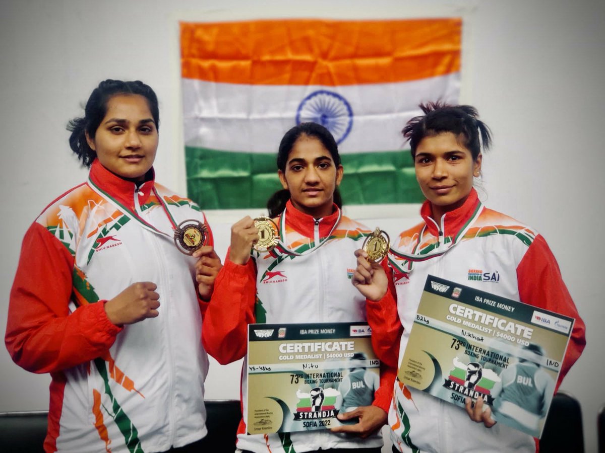 sportshonours's tweet photo. 🇮🇳 finish with two🥇and one🥉 at the #StrandjaBoxingTournament
48kg - Nitu Ghanghas🥇
52kg - Nikhat Zareen 🥇
+81kg - Nandini Sood 🥉
#bluerising #boxing #medalist https://t.co/dDVSU6gEP4