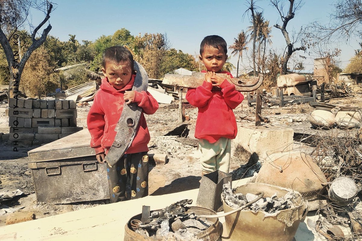 lae_thar's tweet photo. It’s happed in Myanmar 🇲🇲 
Residents of Hna Ma Sar Yit village said more than 500 houses were destroyed in a fire after the military entered the village.
Myanmar’s military burn and destroy its own civilians shelters.
#SaveMyammar
#WhatHappeningInMyanmarNow
#supportvictims https://t.co/LnS0H36xni