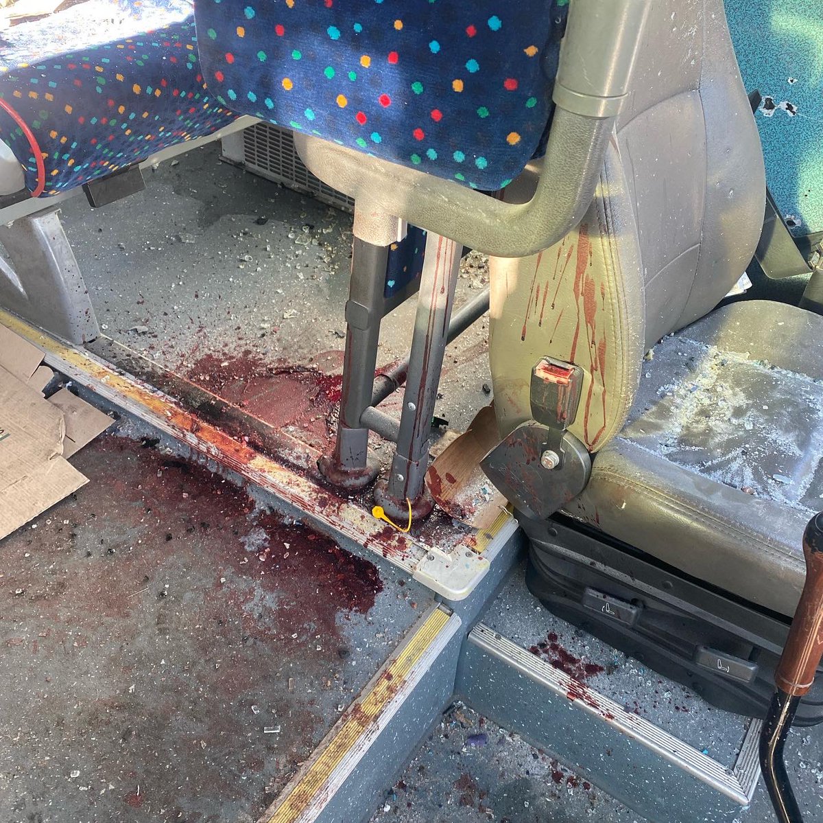 BojanowskiW's tweet photo. Autobus wiozący ukraińskich żołnierzy ostrzelany w nocy na północnym zachodzie Kijowa https://t.co/Y5bVckUoCa
