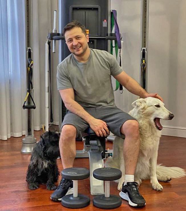 In case we need to admire him any more here is #PresidentZelenskiy smiling with dogs #IStandWithUkraine