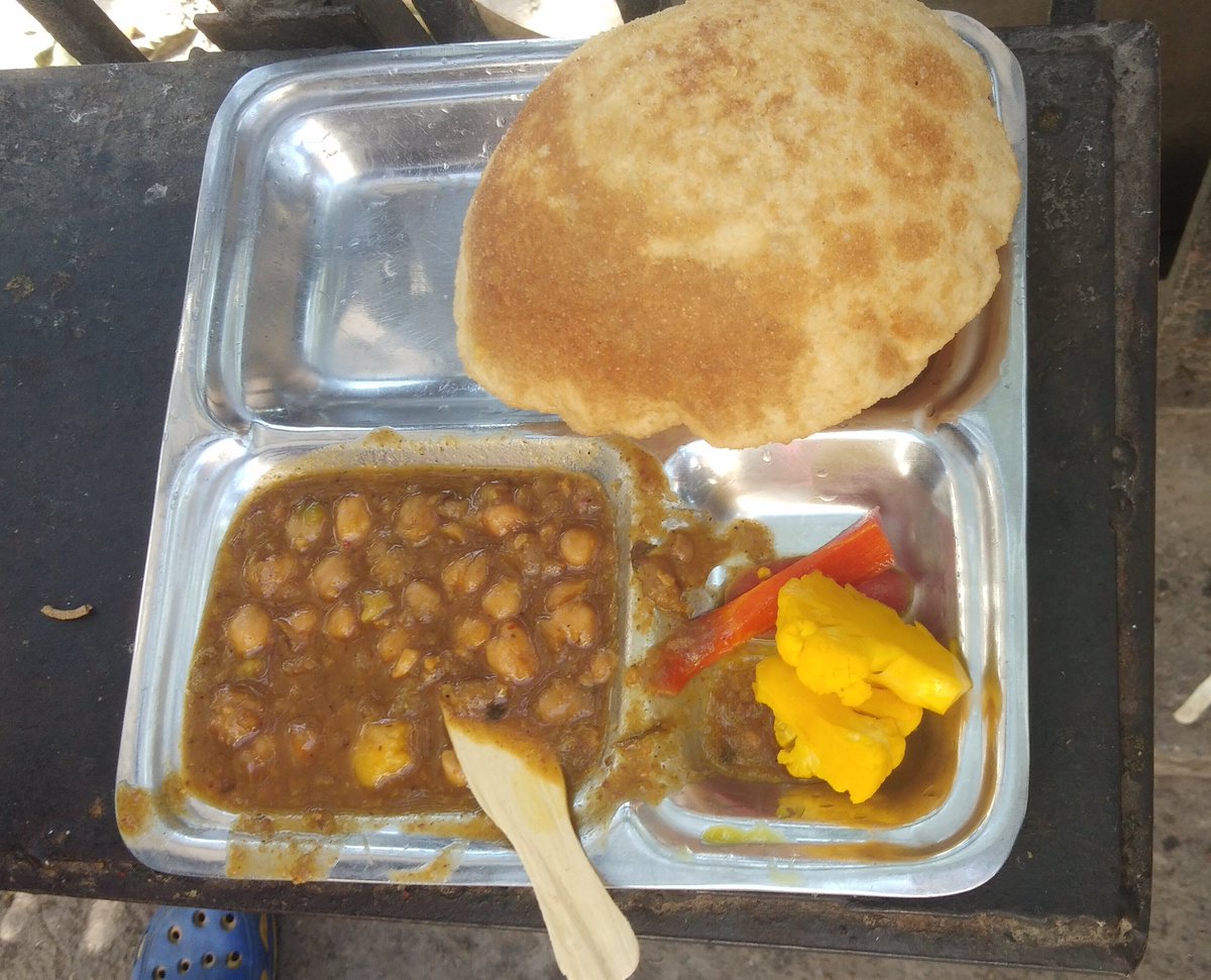 silveroaktree's tweet photo. A short #thread (as short as my trip to Amritsar) on some interesting breakfast places in #Amritsar

Beera Puri Shop is a non descript hole in the wall kind of place just outside the premises of Golden Temple, serves piping hot puris with aloo and chole with pickled veggies https://t.co/MDL0C3XQ79
