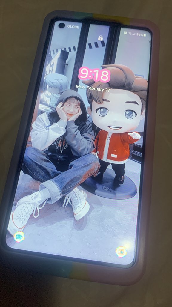 onelove0220's tweet photo. Hala anak! San mo natutunan magpalit ng wallpaper? Si RM talaga? Wala kaming chance ni daddy? 😅 https://t.co/aMpov7OY81