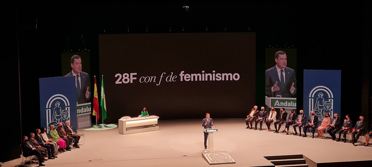 AnaGonzlezPinto's tweet photo. "Las mujeres andaluzas son imprescindibles". Gracias presidente @JuanMa_Moreno por mostrar el firme compromiso de la @AndaluciaJunta con la #igualdad y el #feminismo, y el trabajo incansable junto a @RocioRuizDom e @IgualdadAND. 
#28F #DíaDeAndalucía https://t.co/6dNumYVkYu