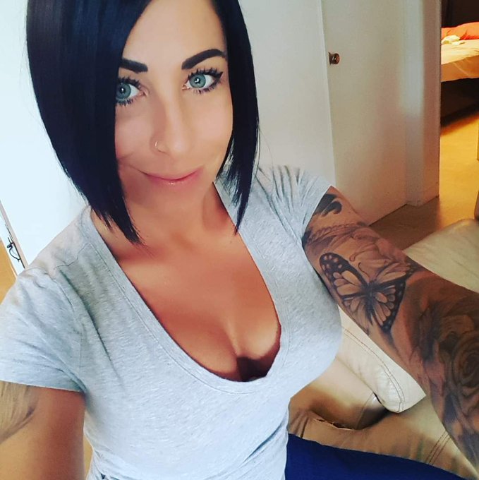 I hope you all had a fabulous weekend and have a great start to the week! Have a great day ❤️💋 https://t