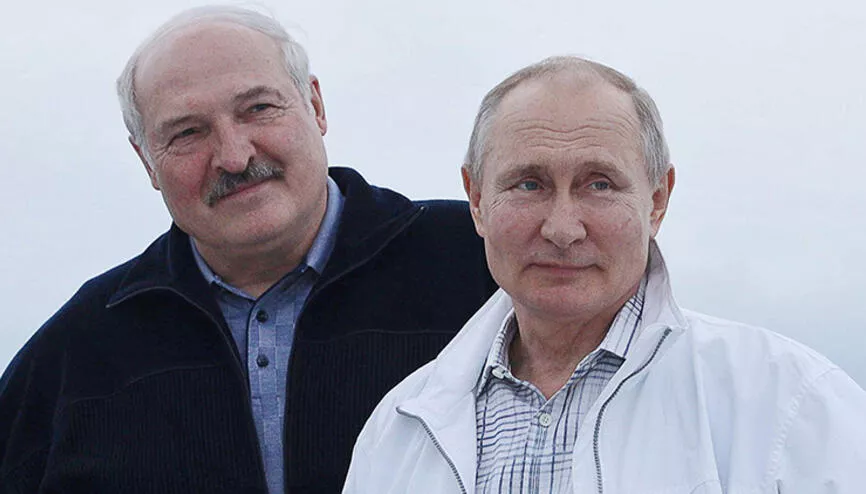 World__Polls's tweet photo. 🇧🇾 Belarus, anayasa referandumu "sonuçları":

—Belarus Cumhuriyeti Anayasasında yapılan değişiklikleri ve ilaveleri kabul ediyor musunuz?

🟩 Evet %65,16 
🟥 Hayır %10,07

Yeni Anayasa devletin nükleer olmayan statüsünden vazgeçiyor.

Referandum adil ve özgür değildi. https://t.co/psF7XD3Pa8
