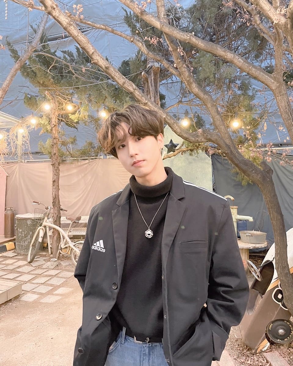 SKZMYHanJisung's tweet photo. [INSTA POST] 220228

@/realstraykids

Trans: I.N ah thanks for taking this picture for me

🔗https://t.co/qxWTaX5sVr

@Stray_Kids
 #StrayKids #스트레이키즈 
#STAYsMY #Han #HanJisung  #한 #한지성 https://t.co/WEmE4bcCYZ