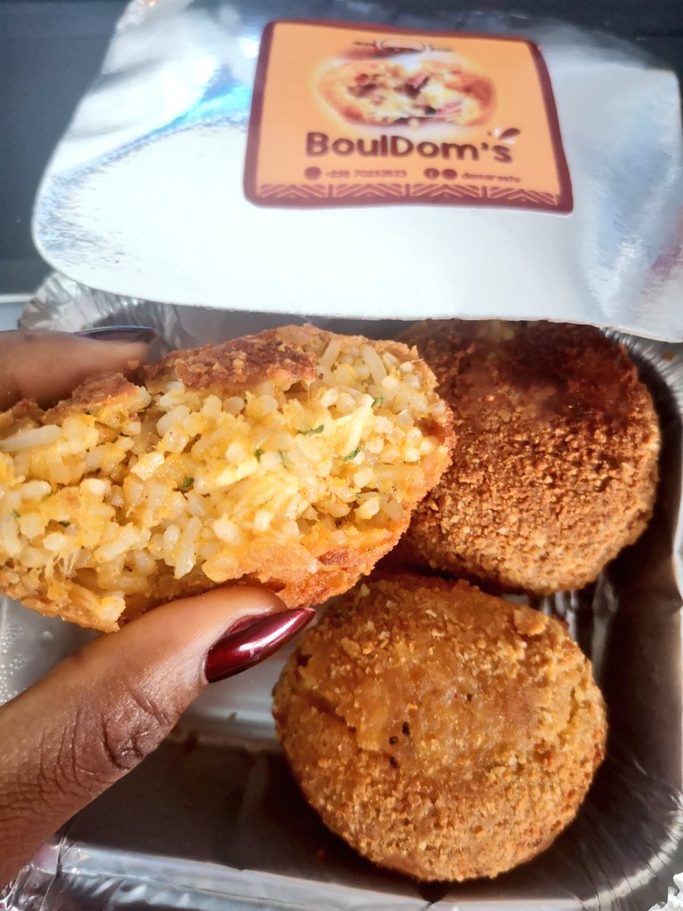 Je découvre l'existence et le goût des #Bouldoms de <a href="/domsresto/">DOM’S RESTAURANT</a> 🤗J'ai aimé 😋

#Yummy #TgTwittos #Food228 #PourUneVie🌹