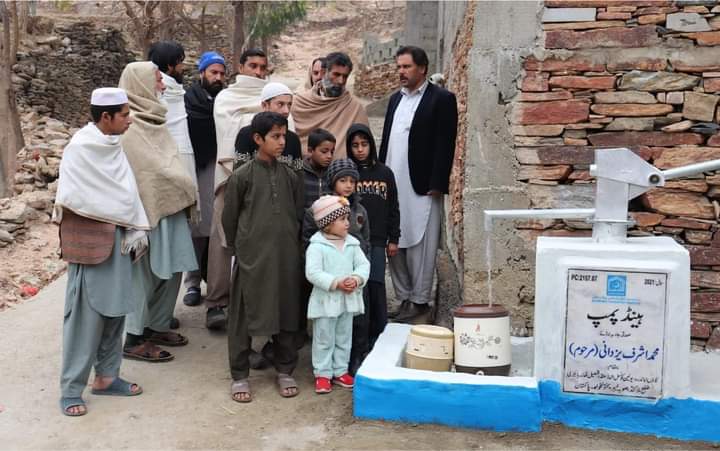 AKFWomenWing's tweet photo. Alkhidmat Foundation Khyber Pakhtunkhwa Chapter has implemented another Clean Drinking Water Project (Community Hand Pump Project) at Amandara, Malakand. Around 38 Families were benefited from this Water Project daily.
#Alkhidmat #savewater #cleanwatersafelife #Pakistan https://t.co/TX5F3HMtqo