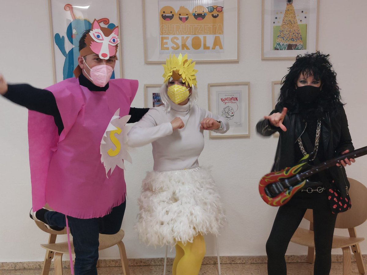 El equipo directivo y los profesores del Colegio Gurutzeta de Barakaldo se han disfrazado de personajes de los cuentos de Pycto, ¿reconocéis de quién se trata?

¡¡Geniales chicos!!