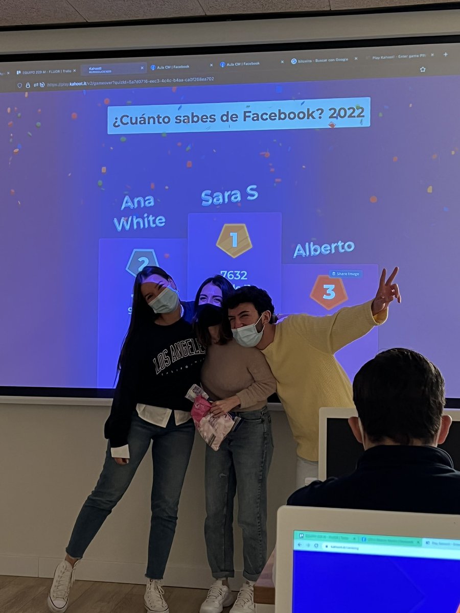 Aprendiendo de una forma divertida sobre Facebook en la clase de hoy en <a href="/aulaCM/">Aula CM - Escuela de Comunicación y Marketing</a> <a href="/jordisanildefon/">Jordi San Ildefonso</a> #Equipo229
