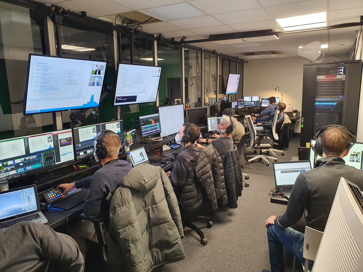 We want to share our latest #virtualevent with you! ✨
The #virtualtraining of a client covered interesting topics. Instead of a broad face-to-face session, all presentations and workshops took place virtually, including in #interactive #virtual breakout rooms.