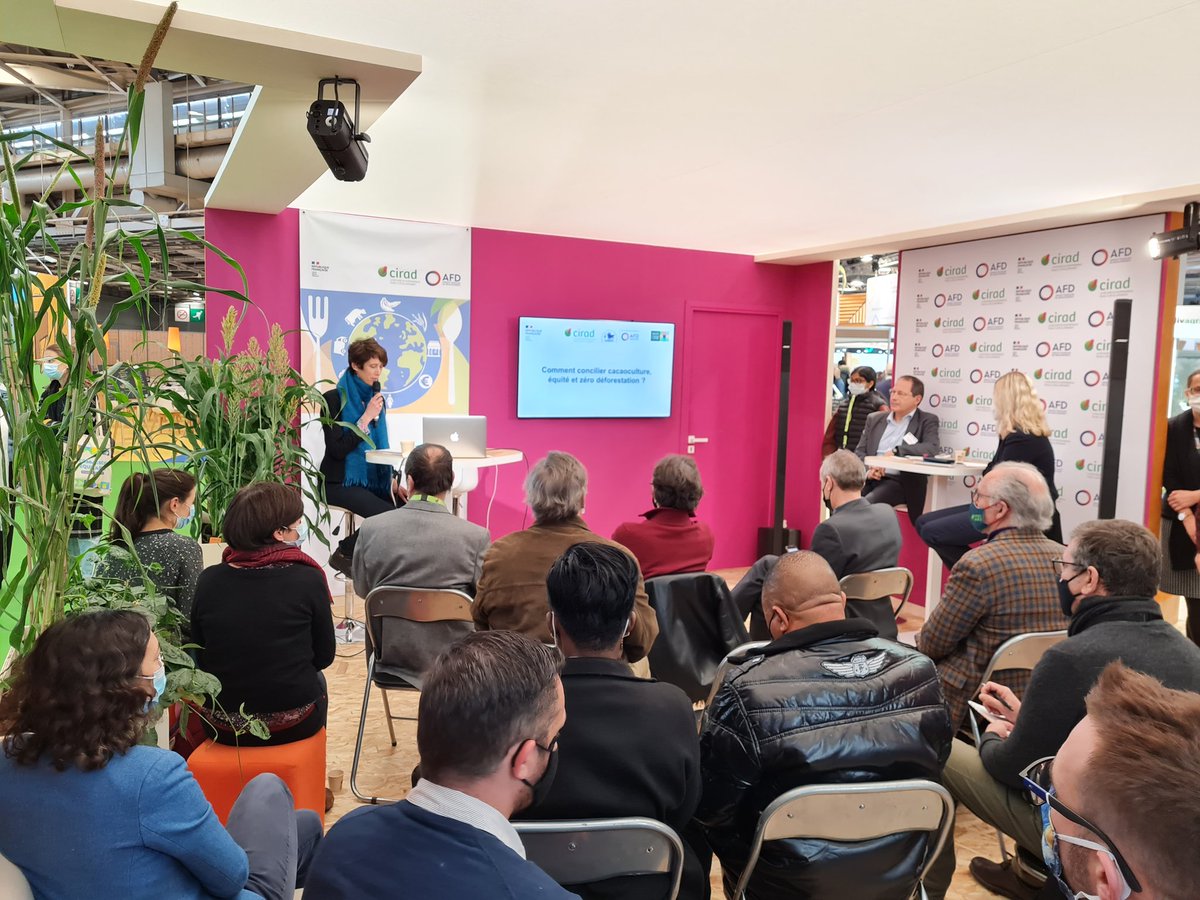 Cirad's tweet image. #SIA2022 | "Comment concilier #cacaoculture, #équité et #zérodéforestation" conférence organisée sur le stand du #Cirad et de l'@AFD_France au @Salondelagri.
🔴 En direct 👉 youtu.be/sYbKJDLKbI0