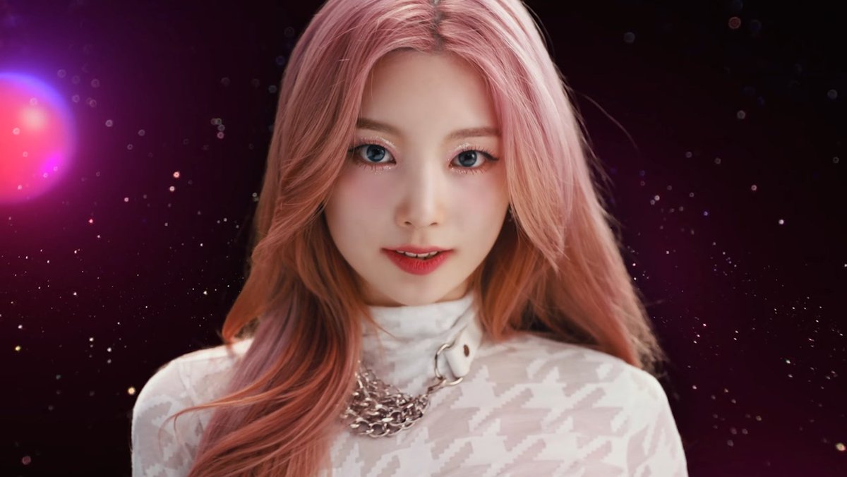 golchawish's tweet photo. kim yeonhee from rocket punch??? https://t.co/Qy8c2tGgDV