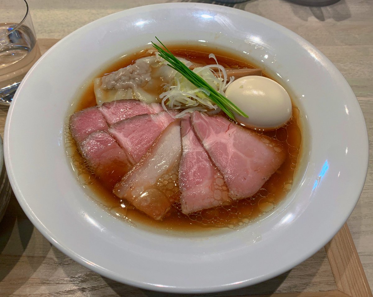 夜麺 琥珀 雑色 特製 地鶏としじみの中華そば Lt 醤油 Gt 手揉み麺 吊るし焼きバラチャ丼 久訪 時短の為連食不可でした 残念 なので未食の手揉み麺を頂きたく醤油を しじみ香る鶏のスープは美味すぎて汁完 そして手もみ麺は柔らかくてめっちゃ美味しい 吊るしバラ