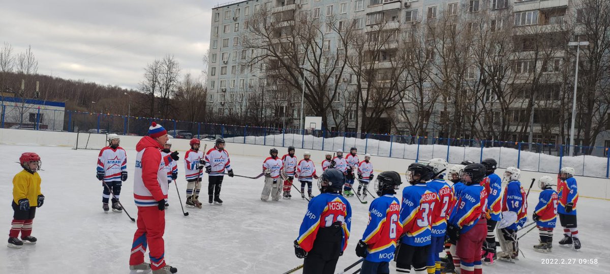 Парк 50-летия октября москва каток. Каток в парке 70 летия победы. Каток в парке 70 летия победы. Катки алексеевский район. Каток снежинка москва черемушки парк 70 летия победы.